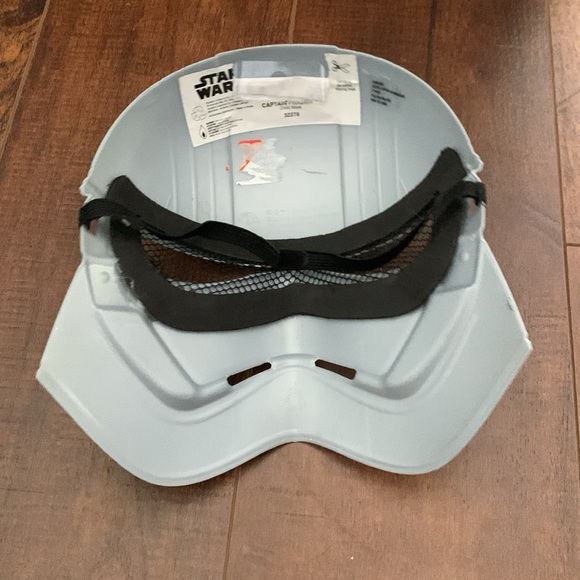 Captain Phasma Child Face Mask - Picture 5 of 5